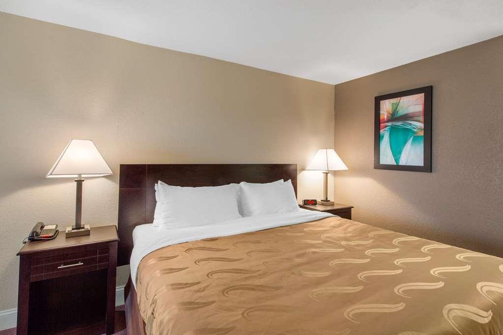 Quality Inn & Suites Port Arthur - Nederland Bilik gambar