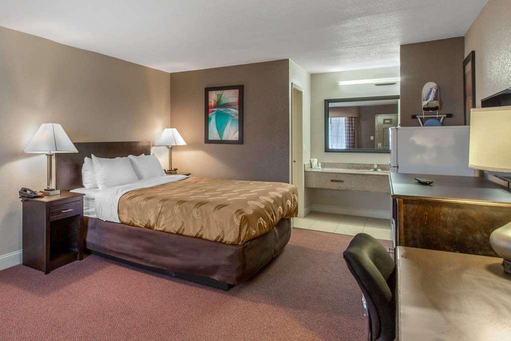 Quality Inn & Suites Port Arthur - Nederland Bilik gambar