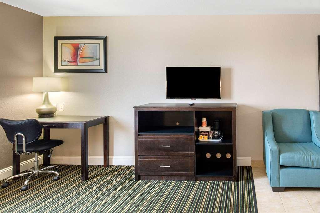 Quality Inn & Suites Port Arthur - Nederland Bilik gambar